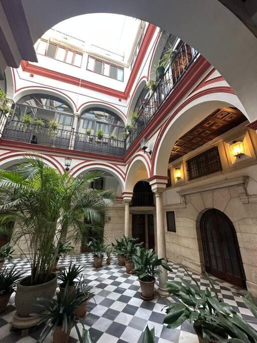 Apartamento Patio Sevillano Frente Catedral Luaran gambar